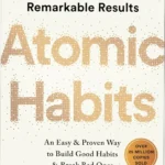 Capa do livro Atomic Habits com destaque para o título, simbolizando transformação e disciplina