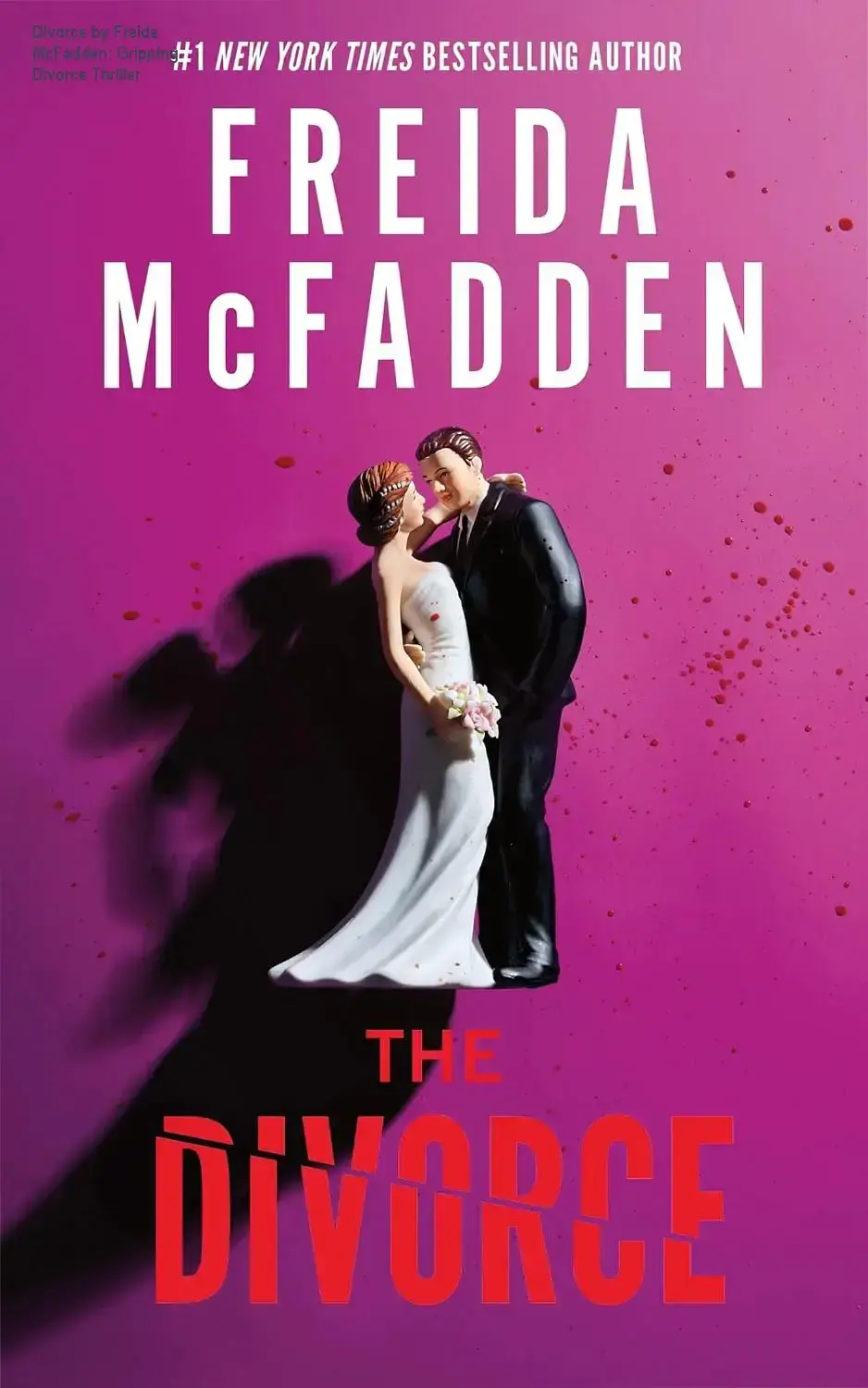 Capa do livro The Divorce por Freida McFadden, mostrando uma mulher olhando com suspense para uma casa e um homem suspeitos ao fundo.